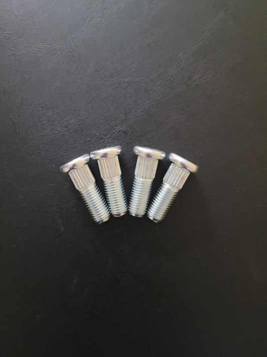 Front hub wheel studs
